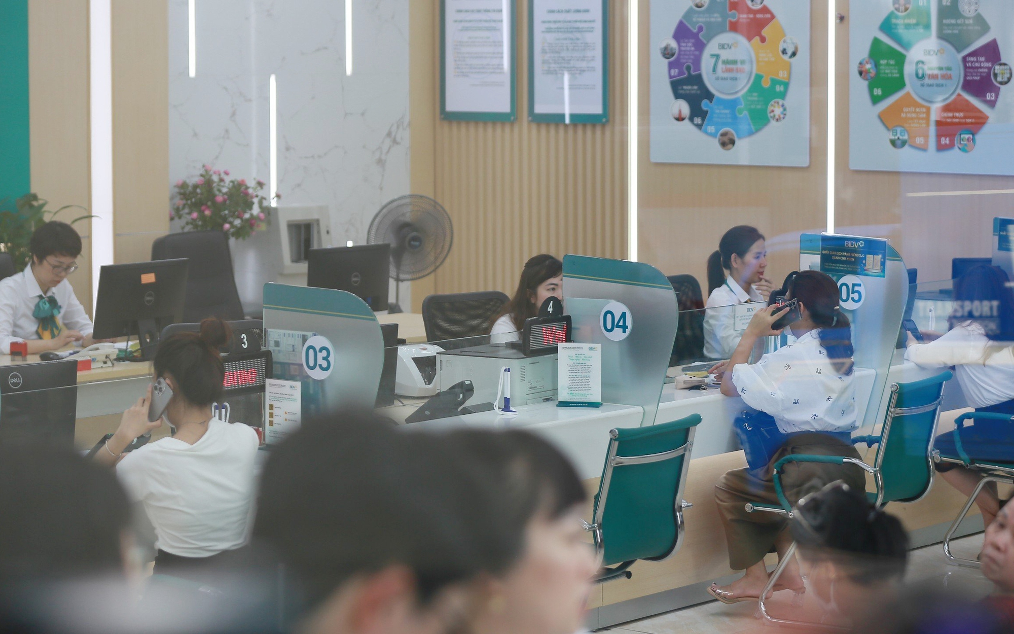 5 giao dịch cá nhân phải nộp thuế và 9 giao dịch không bị &quot;đánh thuế&quot; qua tài khoản ngân hàng