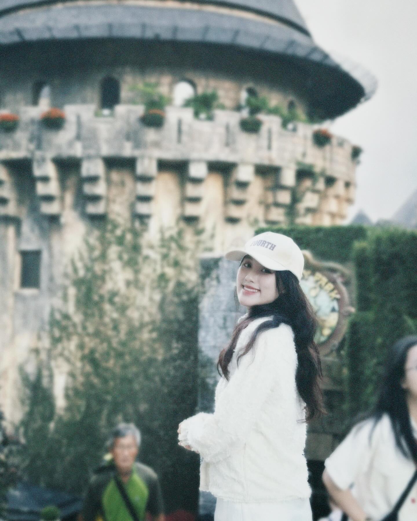 Nữ ca sĩ quê Quảng Bình vừa cover 'Chơi vơi' của Hồ Ngọc Hà trên VTV gây sốt mạng xã hội là ai?- Ảnh 6.