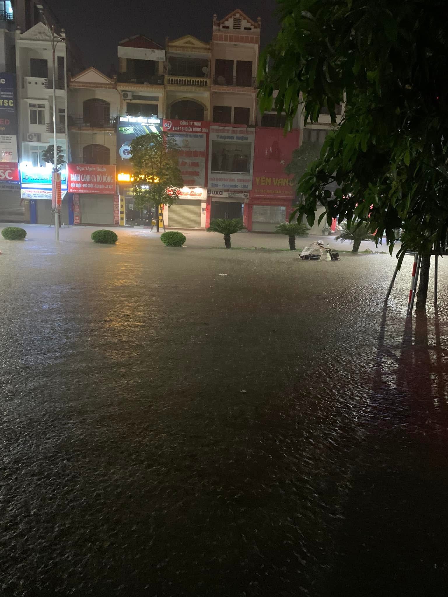 Hình ảnh Thái Nguyên ngập chìm trong biển nước, giao thông tê liệt - Ảnh 5.