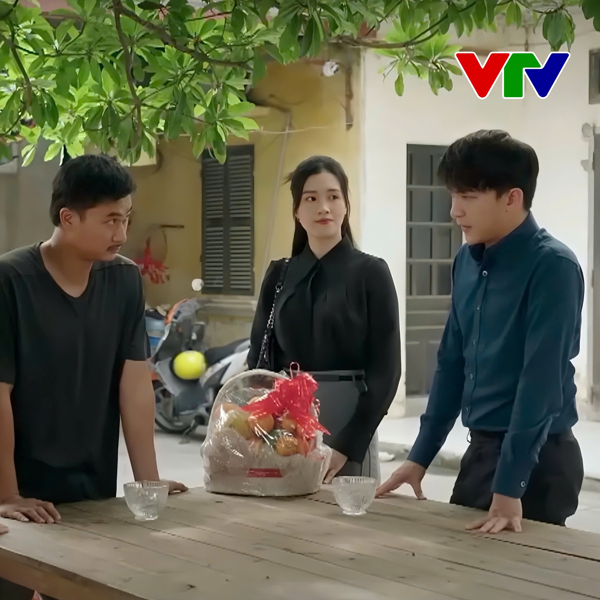 Đời thực bất ngờ của nữ diễn viên đang bị ghét nhất trong 'Dịu dàng màu nắng'- Ảnh 2.