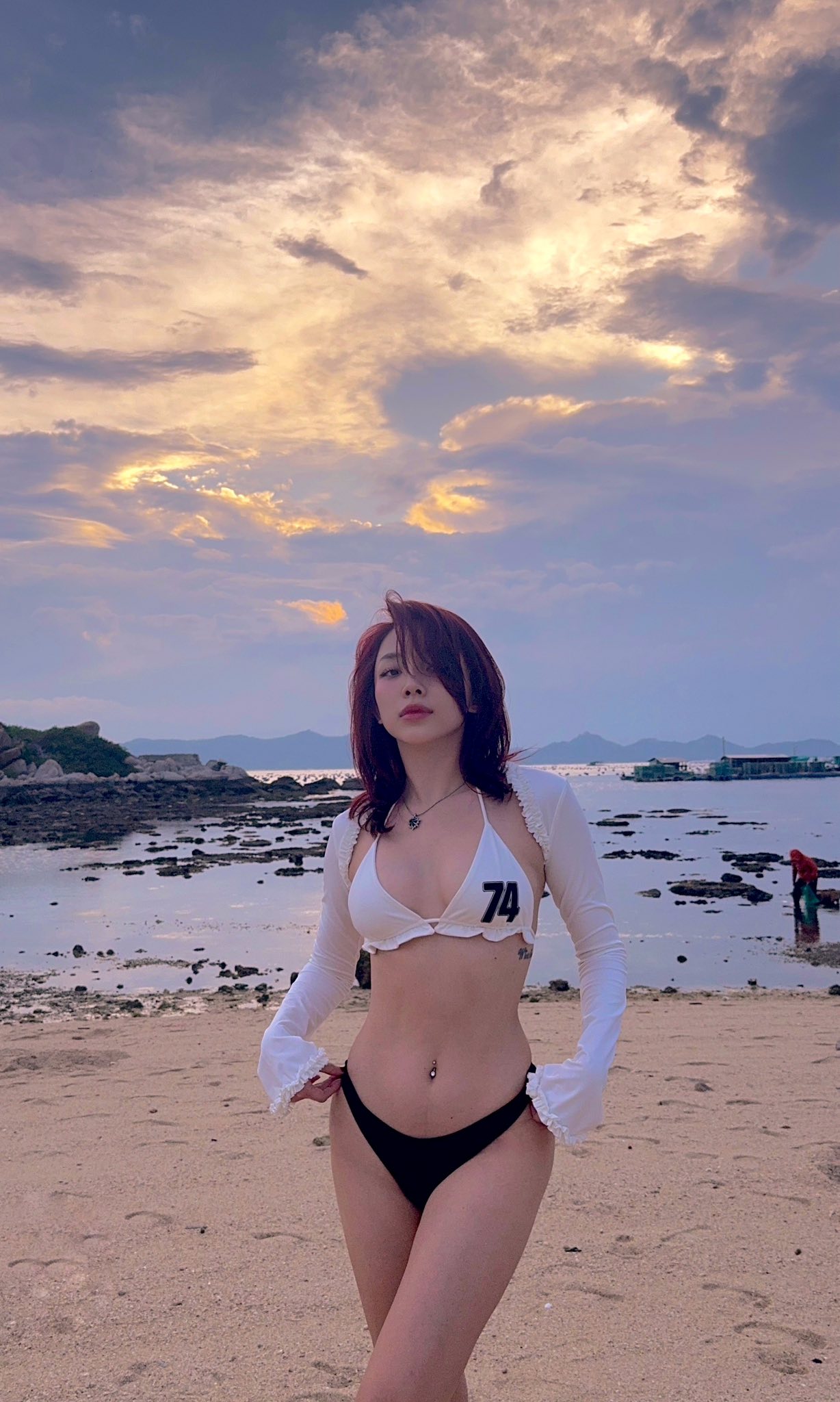 Ca sĩ Tóc Tiên tự tin khoe dáng bikini 'cực phẩm' nhờ chăm chỉ làm điều này- Ảnh 1.