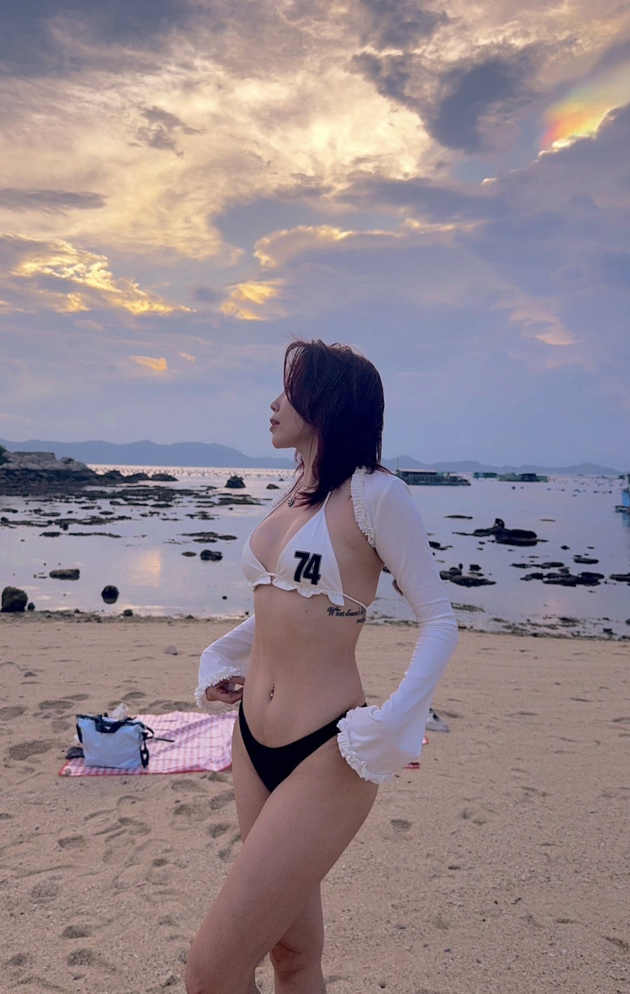 Ca sĩ Tóc Tiên tự tin khoe dáng bikini 'cực phẩm' nhờ chăm chỉ làm điều này- Ảnh 2.