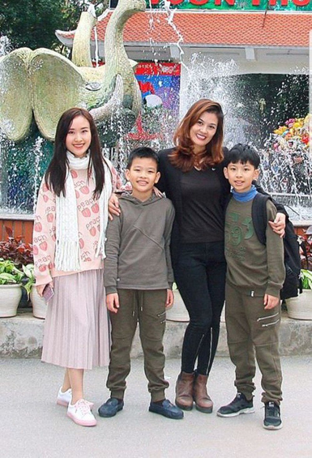 gia-dinh-dien-vien-hoa-thuy-16499002435451754491374-1749024017187-174902401747019683534.jpg
