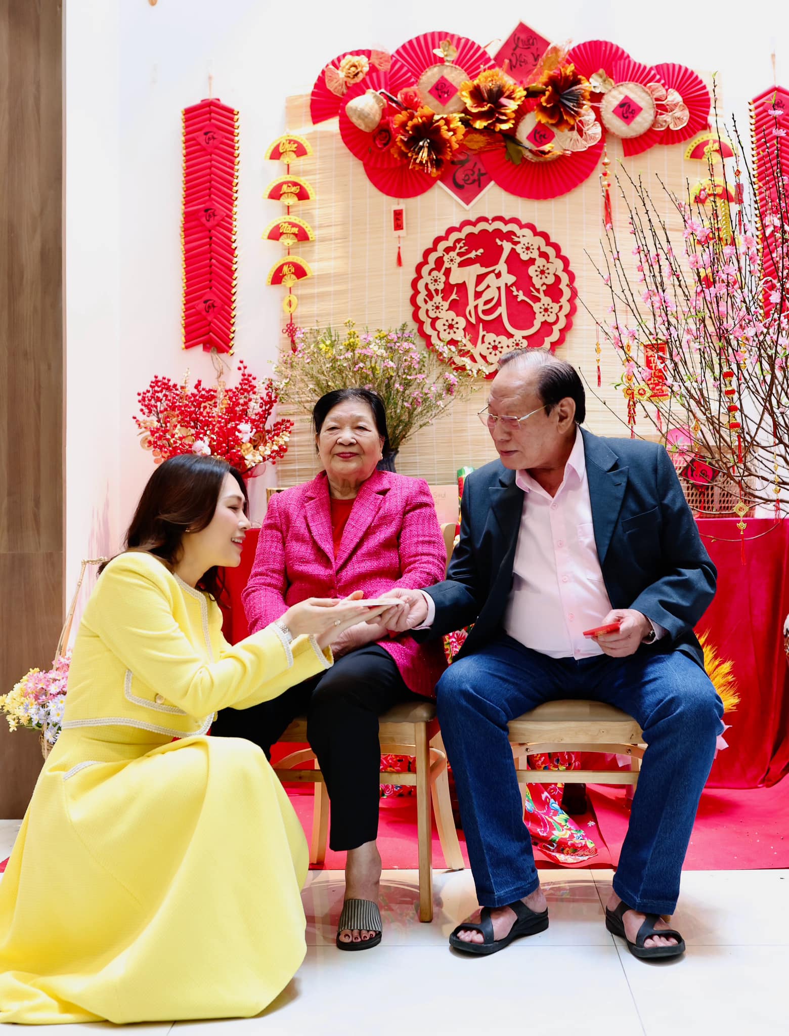 Thân thế kín tiếng của mẹ ruột Mỹ Tâm: Hoa khôi xứ Quảng một thời, tuổi xế chiều an hưởng hạnh phúc- Ảnh 5.