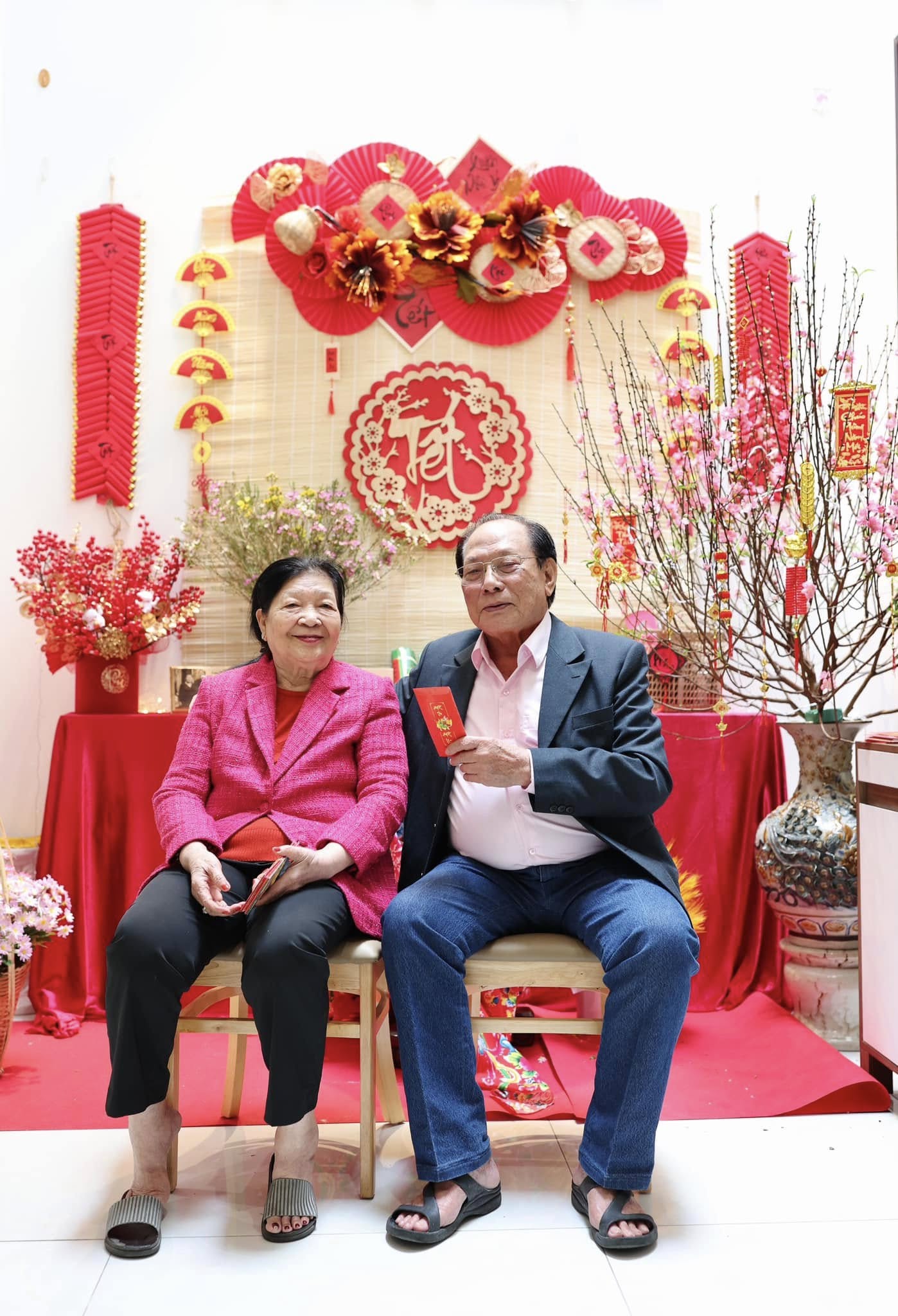 Thân thế kín tiếng của mẹ ruột Mỹ Tâm: Hoa khôi xứ Quảng một thời, tuổi xế chiều an hưởng hạnh phúc- Ảnh 9.