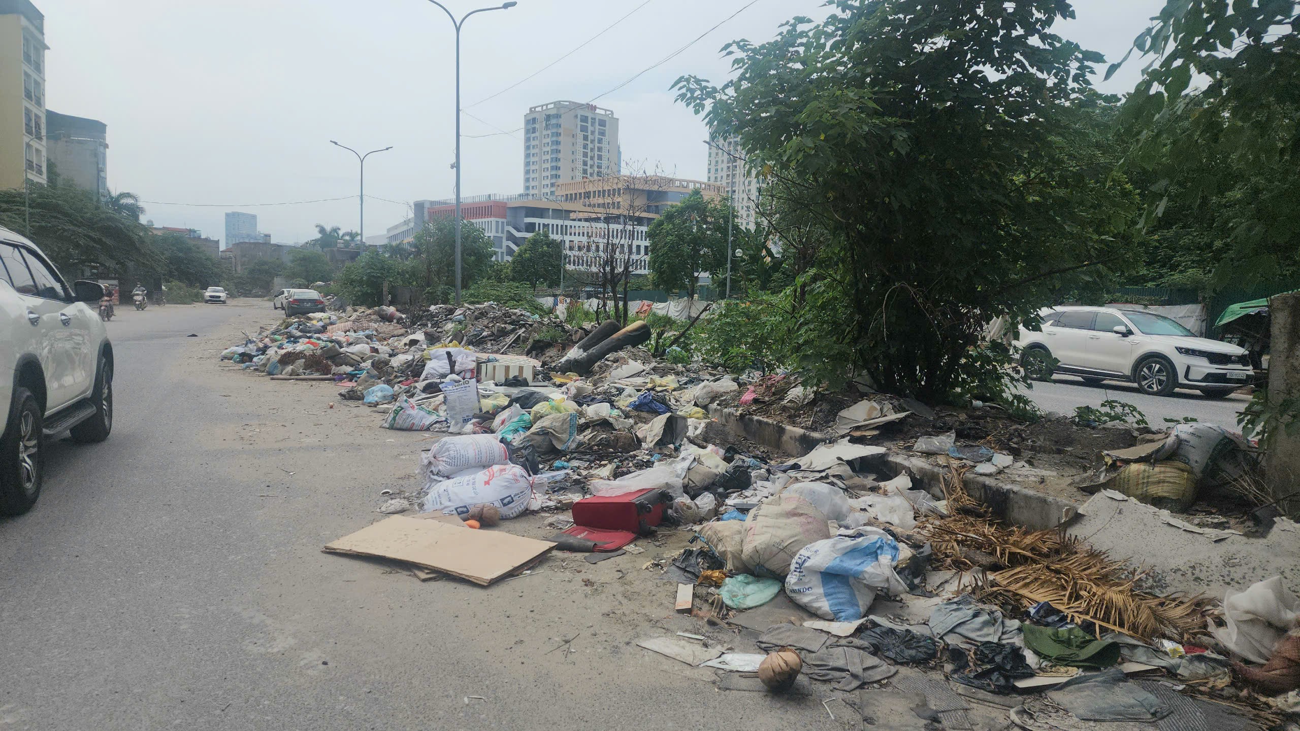 Hà Nội: Rác thải tràn lan tại dự án đường Vũ Quỳnh nối Lê Đức Thọ - Phạm Hùng ở quận Nam Từ Liêm- Ảnh 3.