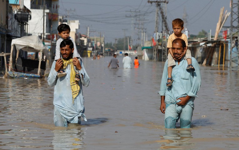 -08-29t000000z1416045023rc276w9qyr5frtrmadp3pakistan-weather-17490083856111839963945-0-40-1080-1768-crop-17490084599441889554310-1749083292136-17490832923231069342811.jpg