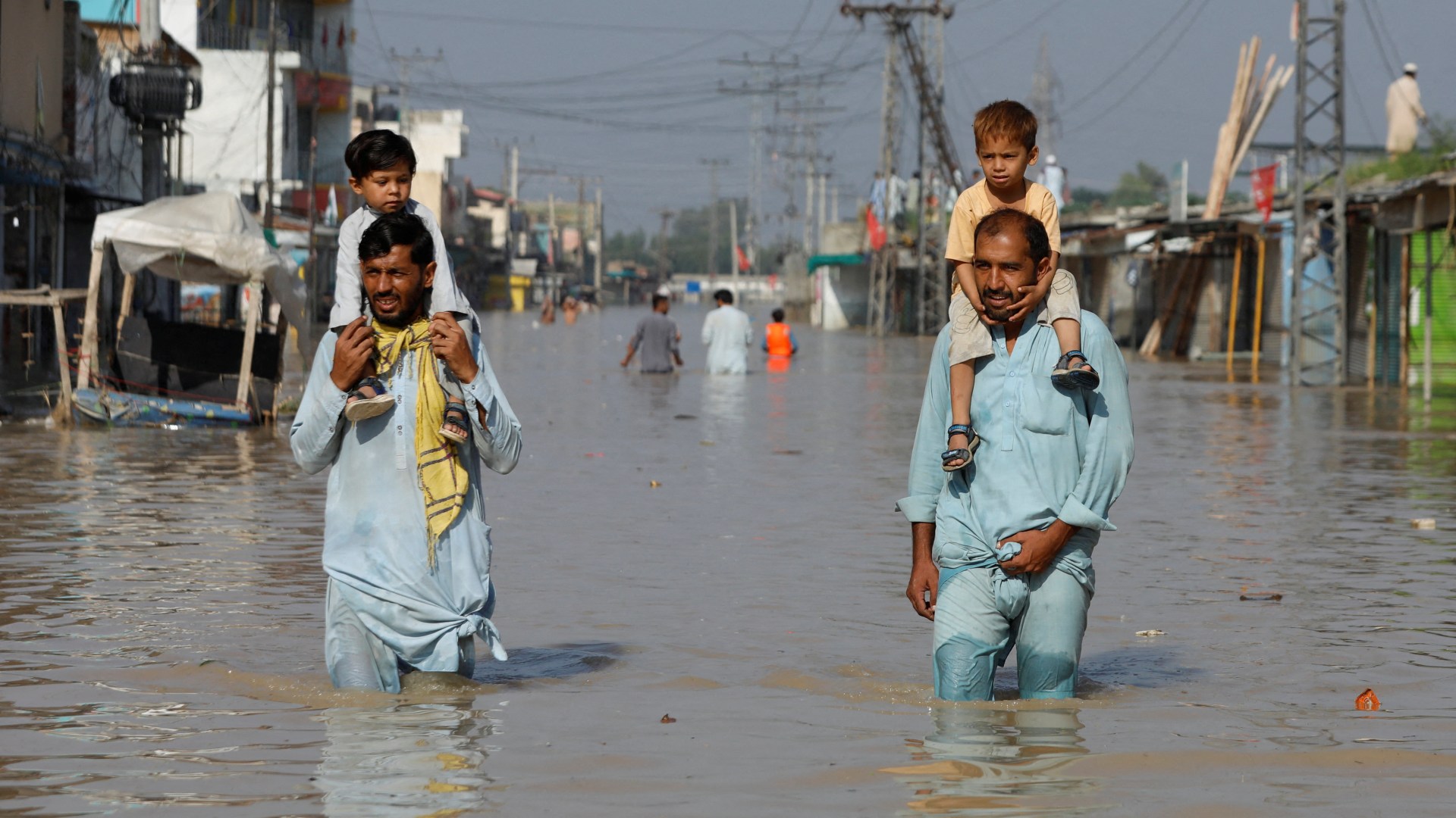 2022-08-29t000000z1416045023rc276w9qyr5frtrmadp3pakistan-weather-17490083856111839963945-1749083293936-17490832940761316678348.jpg