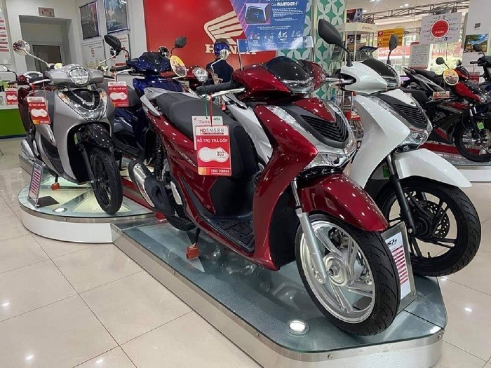 Giá xe SH mới nhất giảm chưa từng có, rẻ hiếm thấy, thậm chí thấp hơn cả niêm yết, khách hàng đua đặt cọc vì giá rẻ- Ảnh 5. Giá xe SH mới nhất giảm chưa từng có, rẻ hiếm thấy, thậm chí thấp hơn cả niêm yết, khách hàng đua đặt cọc vì giá rẻ- Ảnh 5.