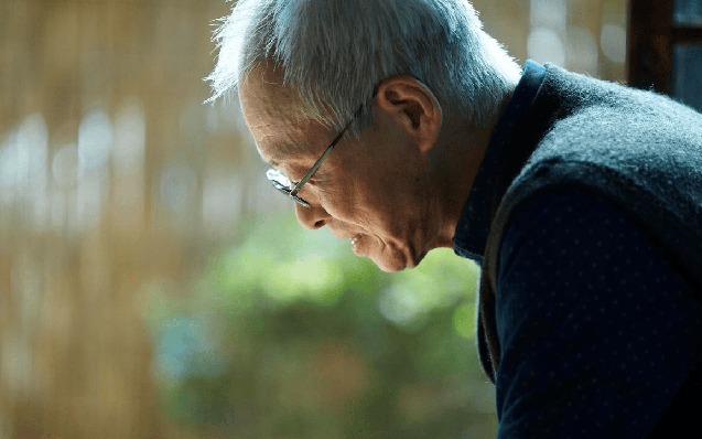 Lương hưu 43 triệu/tháng, ở nhà to, có người phục vụ, cụ ông 70 tuổi vẫn thốt lên: "Giá như tôi chọn khác…"