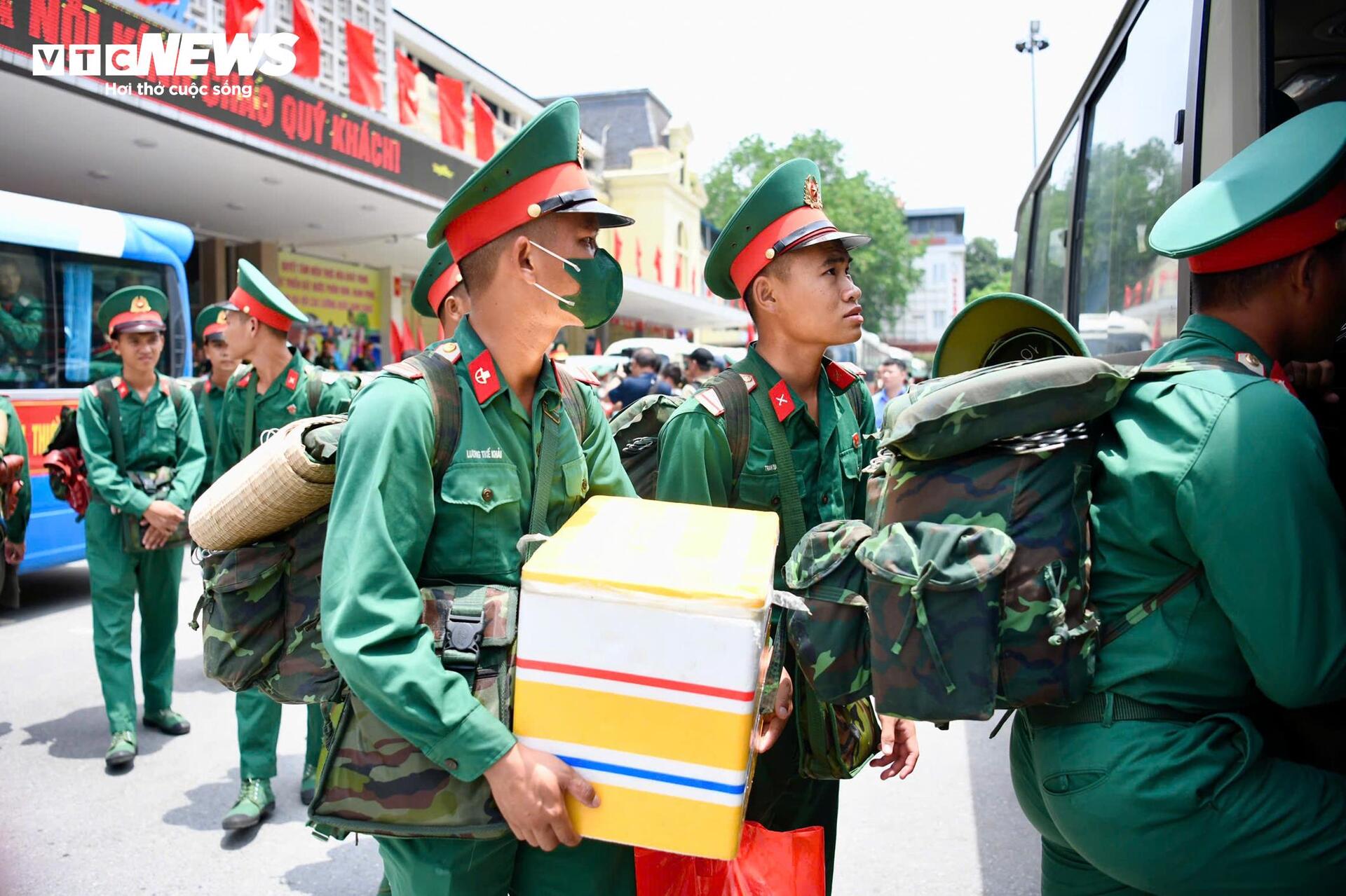 nguoi-dan-ha-noi-don-luc-luong-ra-bac-tap-luyen-chuan-bi-dieu-binh-2-9-14-14330349-1749211492440-1749211492551441248133.jpg