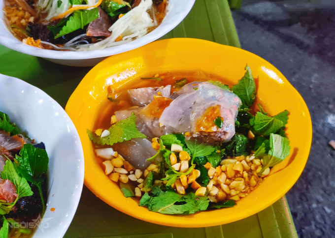 Quán nộm bò khô giá bình dân nổi tiếng 26 năm ở chợ Thanh Hà - Ảnh 2. Quán nộm bò khô giá bình dân nổi tiếng 26 năm ở chợ Thanh Hà - Ảnh 2.