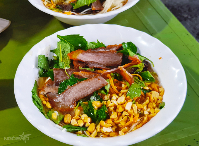 Quán nộm bò khô giá bình dân nổi tiếng 26 năm ở chợ Thanh Hà - Ảnh 1. Quán nộm bò khô giá bình dân nổi tiếng 26 năm ở chợ Thanh Hà - Ảnh 1.