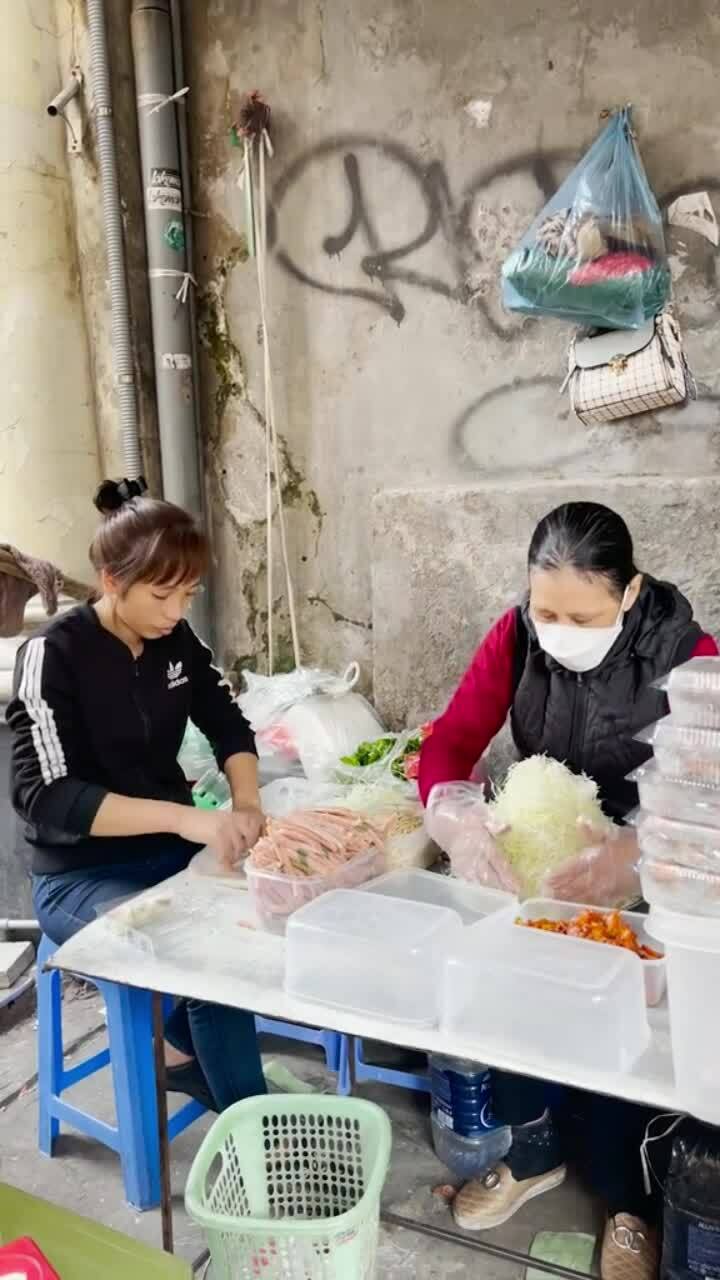 Quán nộm bò khô giá bình dân nổi tiếng 26 năm ở chợ Thanh Hà - Ảnh 4. Quán nộm bò khô giá bình dân nổi tiếng 26 năm ở chợ Thanh Hà - Ảnh 4.