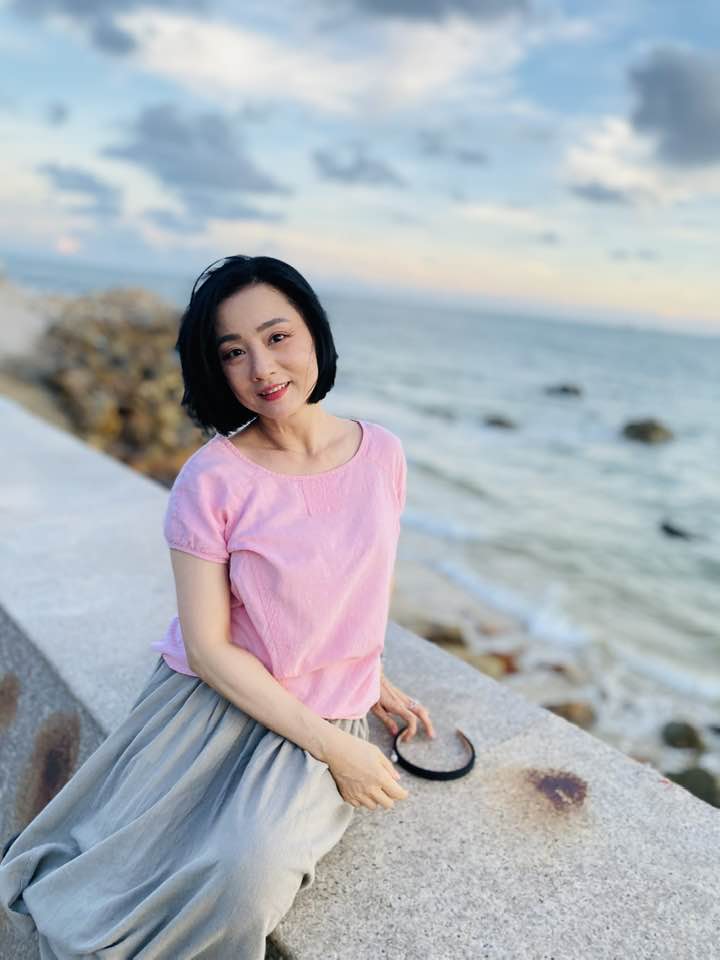 Nữ NSƯT sinh ra để làm công chúa, 53 tuổi đẹp như 30, sống xa chồng để giữ hạnh phúc hôn nhân - Ảnh 5. Nữ NSƯT sinh ra để làm công chúa, 53 tuổi đẹp như 30, sống xa chồng để giữ hạnh phúc hôn nhân - Ảnh 5.