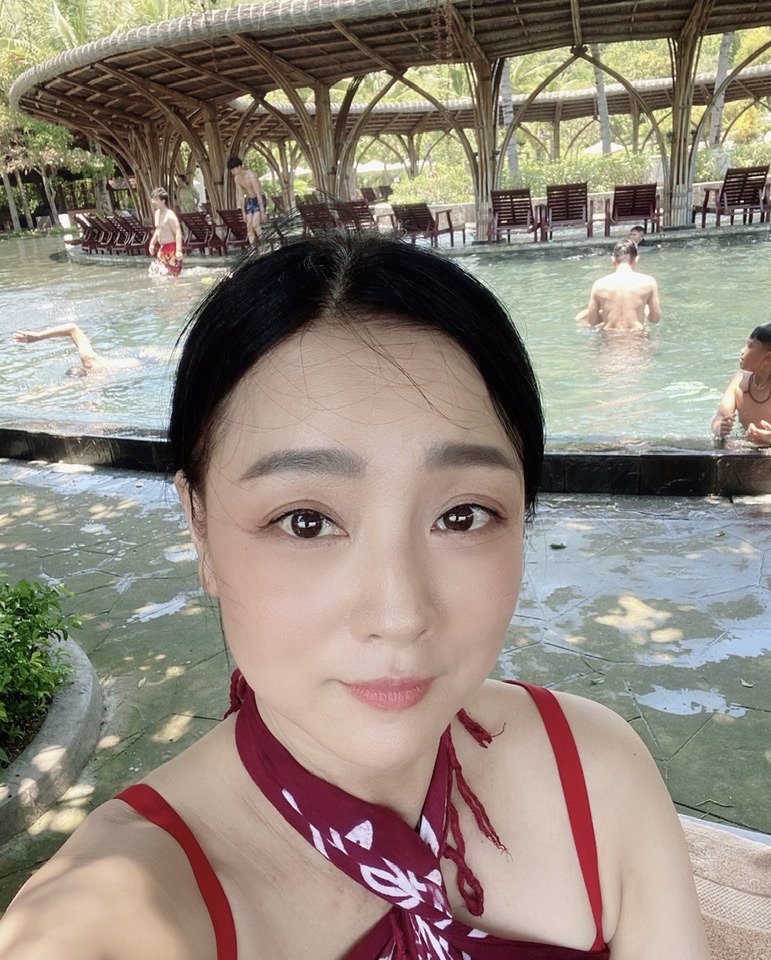 Nữ NSƯT sinh ra để làm công chúa, 53 tuổi đẹp như 30, sống xa chồng để giữ hạnh phúc hôn nhân - Ảnh 3. Nữ NSƯT sinh ra để làm công chúa, 53 tuổi đẹp như 30, sống xa chồng để giữ hạnh phúc hôn nhân - Ảnh 3.