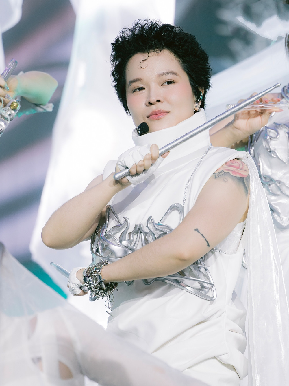 Phương Mỹ Chi hát cải lương, Bích Phương phát ngôn gây sốc ở 'Em xinh' - Ảnh 2. Phương Mỹ Chi hát cải lương, Bích Phương phát ngôn gây sốc ở 'Em xinh' - Ảnh 2.