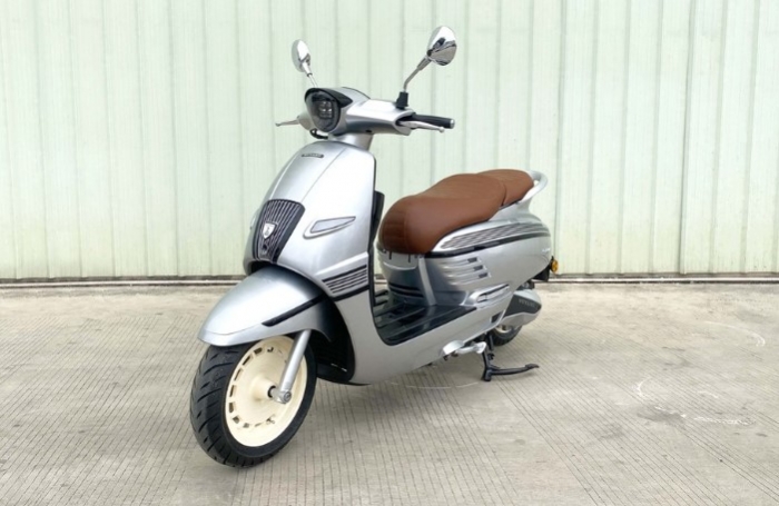 Xe ga 150cc giá 36 triệu đồng đẹp tựa Vespa, trang bị đỉnh cao hơn SH Mode, rẻ ngang Vision- Ảnh 2. Xe ga 150cc giá 36 triệu đồng đẹp tựa Vespa, trang bị đỉnh cao hơn SH Mode, rẻ ngang Vision- Ảnh 2.