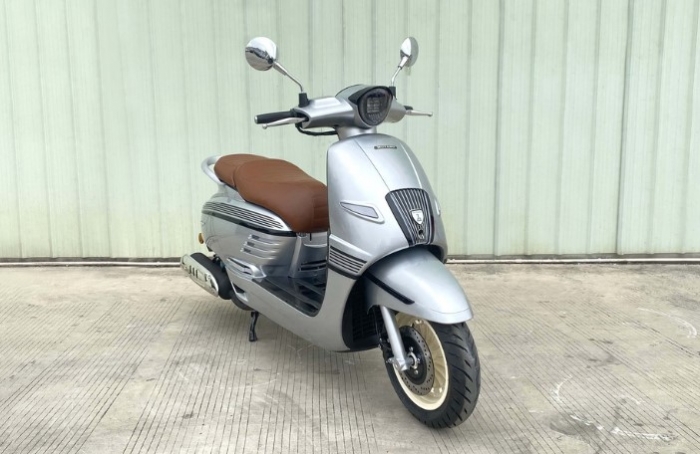 Xe ga 150cc giá 36 triệu đồng đẹp tựa Vespa, trang bị đỉnh cao hơn SH Mode, rẻ ngang Vision- Ảnh 4. Xe ga 150cc giá 36 triệu đồng đẹp tựa Vespa, trang bị đỉnh cao hơn SH Mode, rẻ ngang Vision- Ảnh 4.