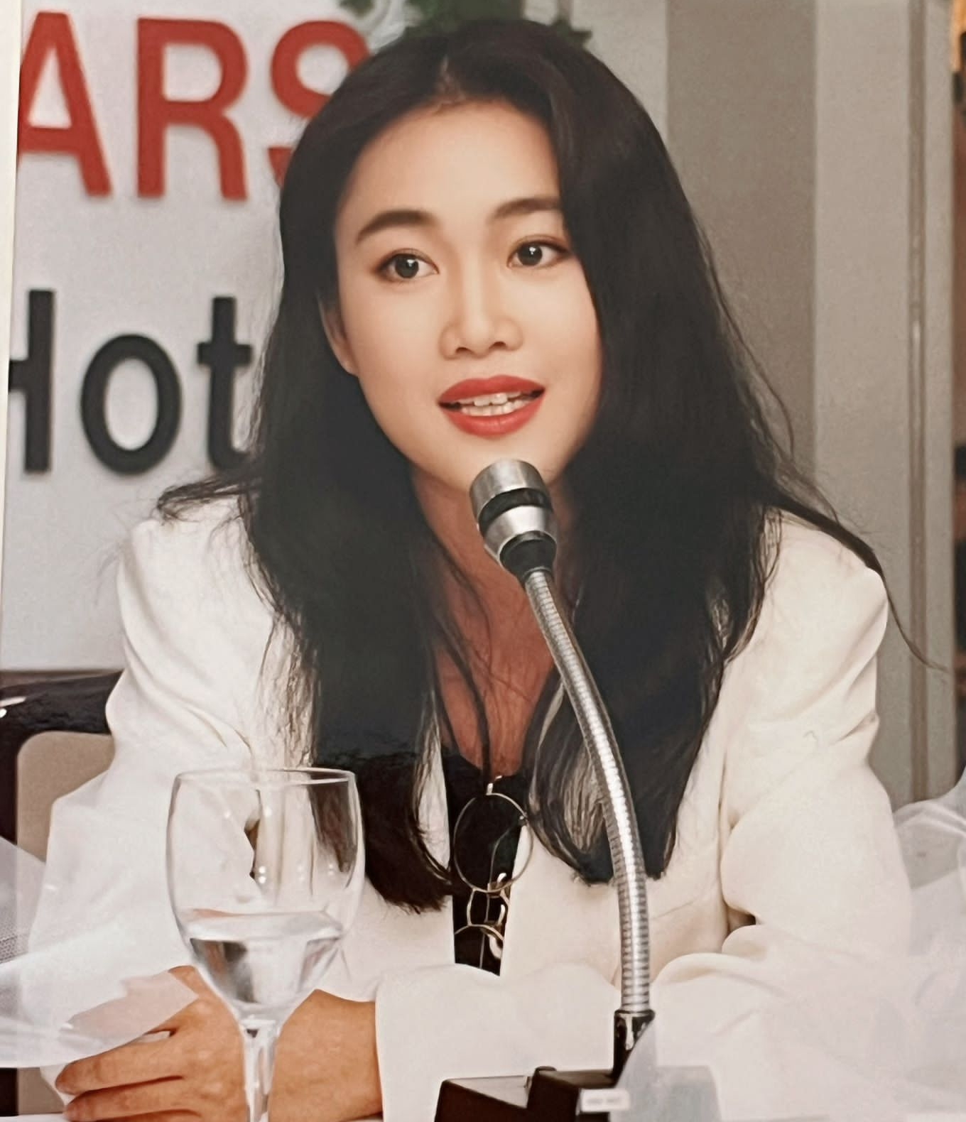 Chúc Anh Đài đẹp nhất màn ảnh U60 mà ngỡ như mới 30, trẻ mãi không già nhờ phim giả tình thật- Ảnh 6. Chúc Anh Đài đẹp nhất màn ảnh U60 mà ngỡ như mới 30, trẻ mãi không già nhờ phim giả tình thật- Ảnh 6.