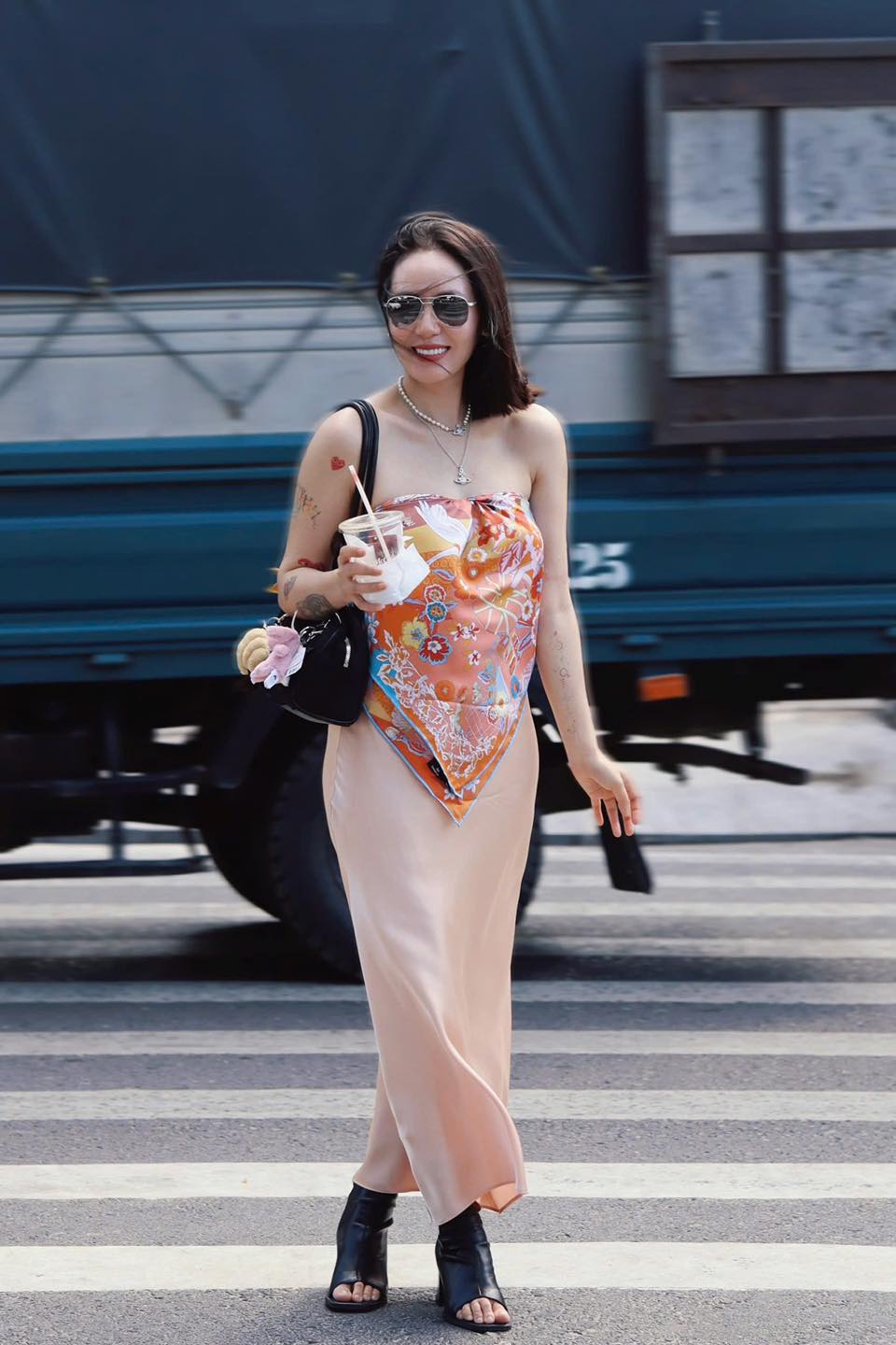 Nữ ca sĩ quê Thanh Hóa là 'người tình âm nhạc' của Hà Anh Tuấn, gây choáng với gu thời trang ở tuổi tứ tuần - Ảnh 2. Nữ ca sĩ quê Thanh Hóa là 'người tình âm nhạc' của Hà Anh Tuấn, gây choáng với gu thời trang ở tuổi tứ tuần - Ảnh 2.