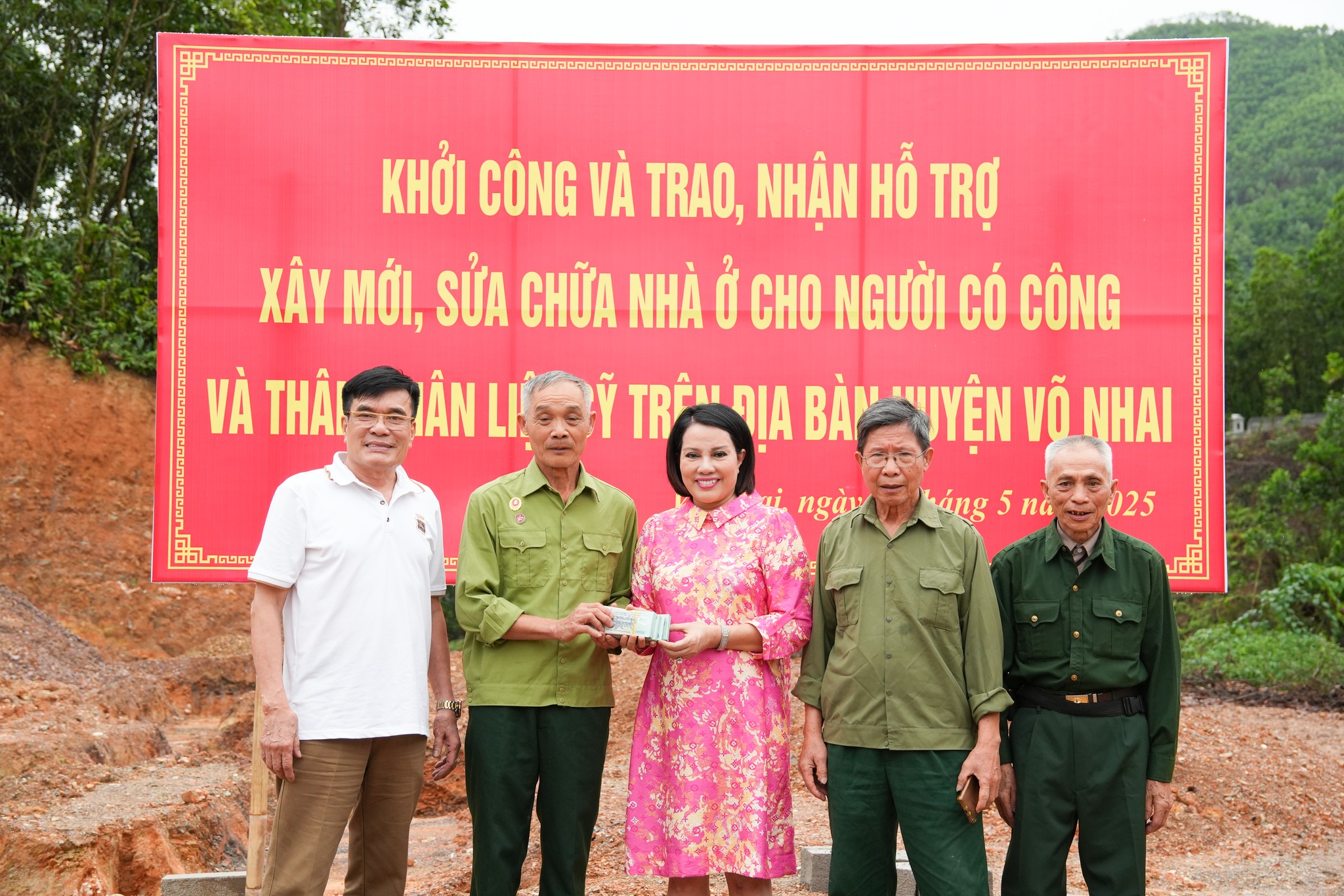 CEO Phượng Hồng Kông: Doanh nhân thời đại mới không chỉ làm giàu mà còn đề cao trách nhiệm với cộng đồng- Ảnh 2. CEO Phượng Hồng Kông: Doanh nhân thời đại mới không chỉ làm giàu mà còn đề cao trách nhiệm với cộng đồng- Ảnh 2.