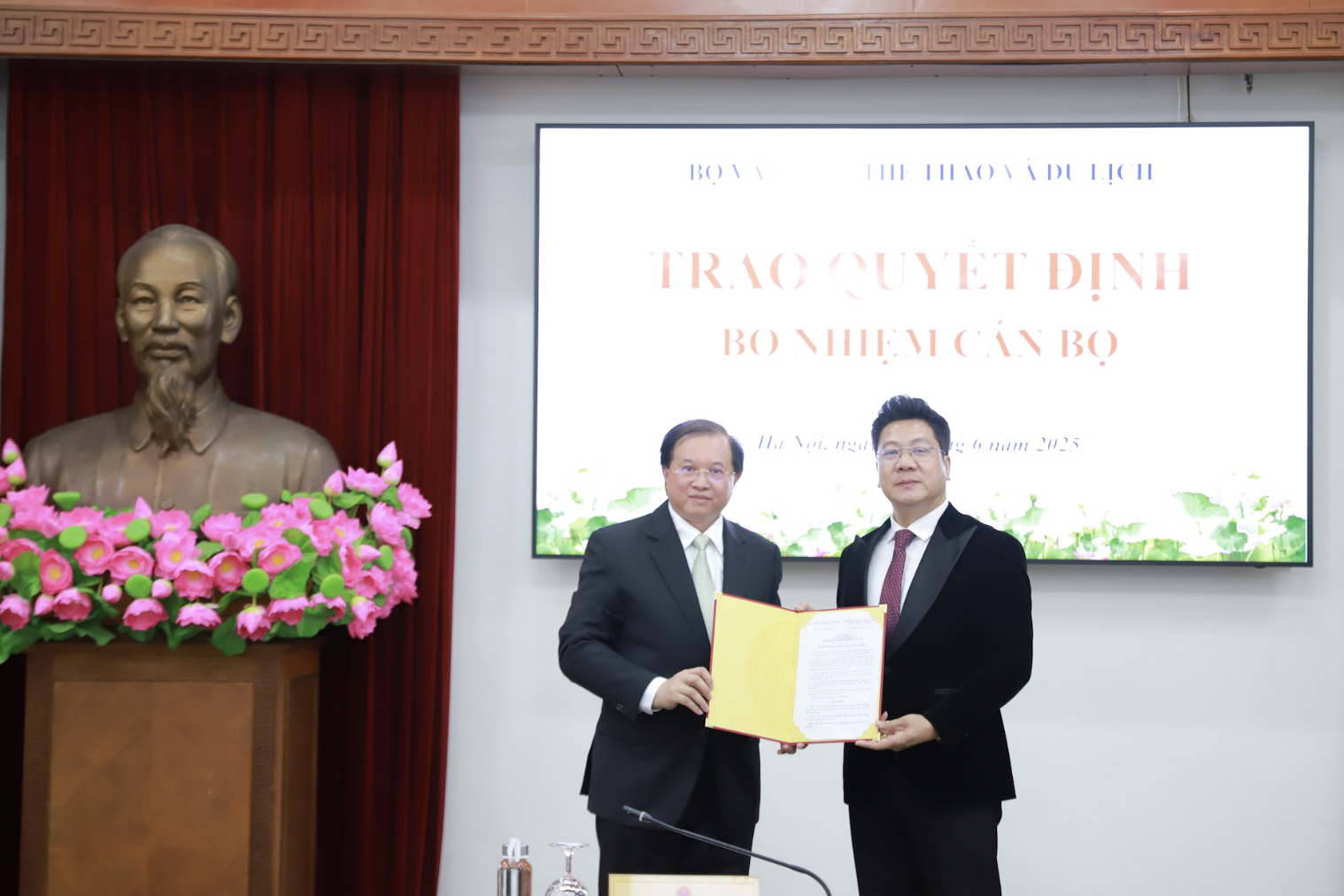 NSND Quốc Hưng: Từ học trò đến người 'chèo lái' mới của Học viện Âm nhạc Quốc gia Việt Nam - Ảnh 2.