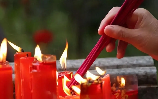 thap-huong-ram-thang-5-am-lich-17494423645561397416757-40-0-440-640-crop-1749442387950483953874.png