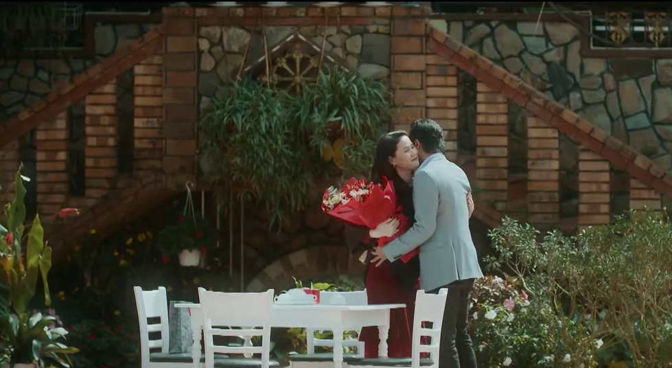Mặt trời lạnh - Tập 4: Đang mặn nồng với sếp, Mai Ly bị đuổi ra ngoài - Ảnh 3. Mặt trời lạnh - Tập 4: Đang mặn nồng với sếp, Mai Ly bị đuổi ra ngoài - Ảnh 3.
