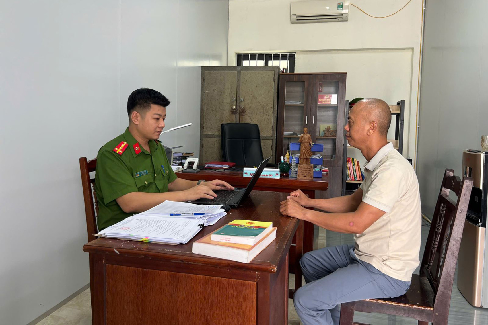 Vụ cháy ở Hưng Yên khiến 6 người tử vong: Bắt tạm giam 2 đối tượng - Ảnh 1. Vụ cháy ở Hưng Yên khiến 6 người tử vong: Bắt tạm giam 2 đối tượng - Ảnh 1.
