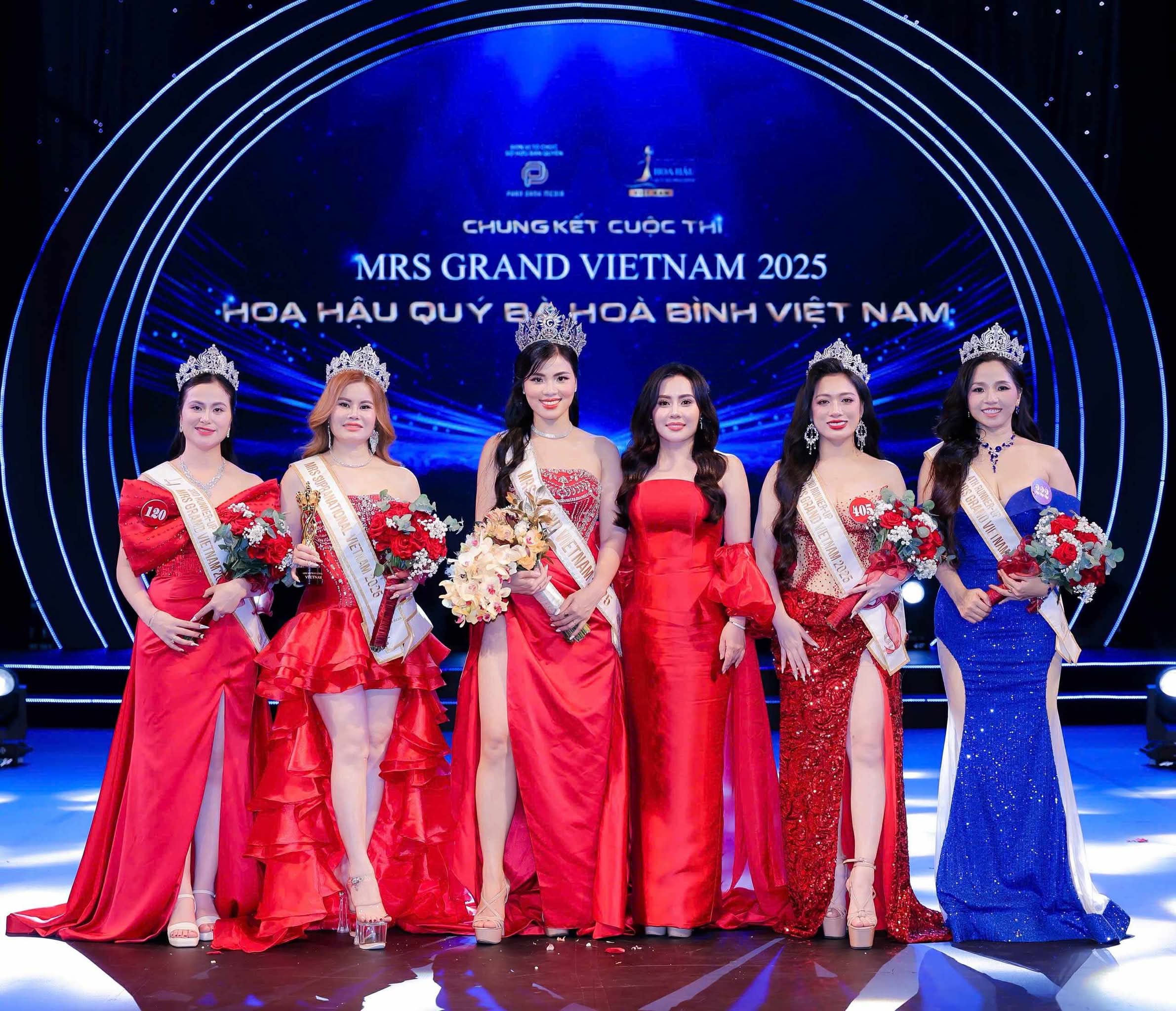 Nữ cán bộ ngành khoa học quê Hải Phòng đăng quang Mrs Grand Vietnam 2025- Ảnh 2. Nữ cán bộ ngành khoa học quê Hải Phòng đăng quang Mrs Grand Vietnam 2025- Ảnh 2.