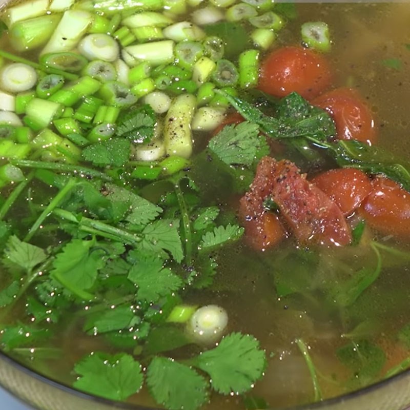 ເມື່ອປຸງແຕ່ງແກງຊີ້ນງົວ, ຕ້ອງຕື່ມຜັກຊະນິດນີ້ຕື່ມເພື່ອໃຫ້ແຊບແລະມີທາດອາຫານ - ຮູບ 4. Nấu canh thịt bò nhất định phải cho loại rau này vào mới chuẩn vị, thơm ngon bổ dưỡng - Ảnh 4.