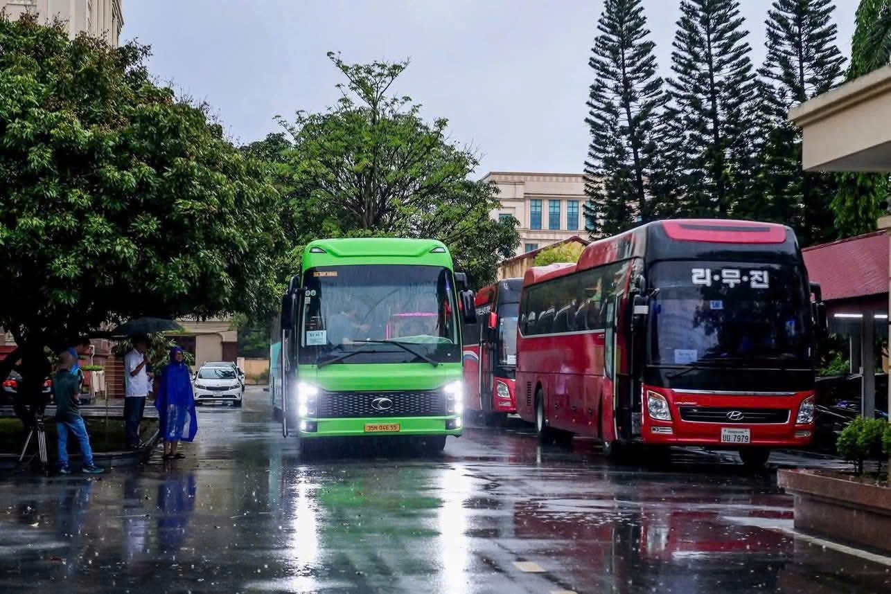 Ngày đầu vận hành chính quyền 2 cấp ở Ninh Bình diễn ra như thế nào?- Ảnh 2. Ngày đầu vận hành chính quyền 2 cấp ở Ninh Bình diễn ra như thế nào?- Ảnh 2.