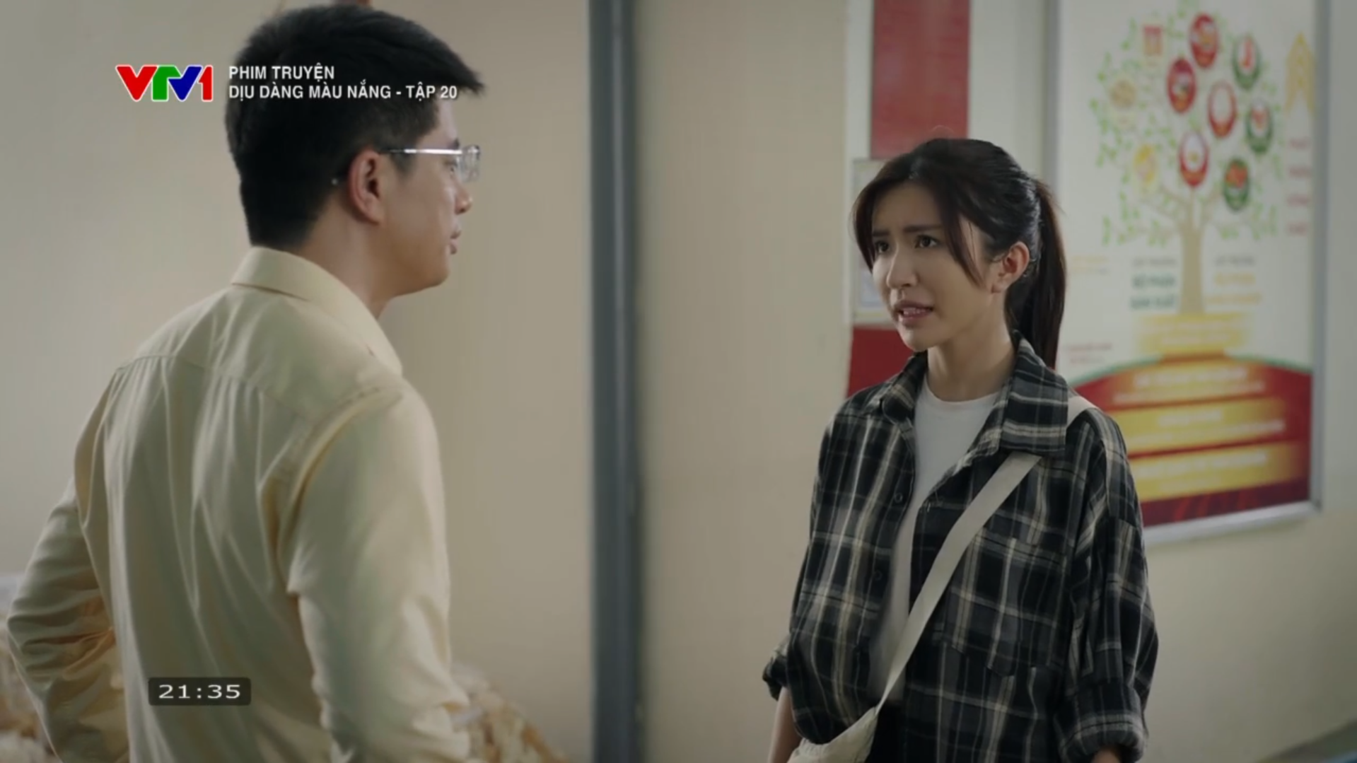 'Dịu dàng màu nắng' tập mới nhất: Phong rơi vào bẫy của bà giám đốc- Ảnh 2.