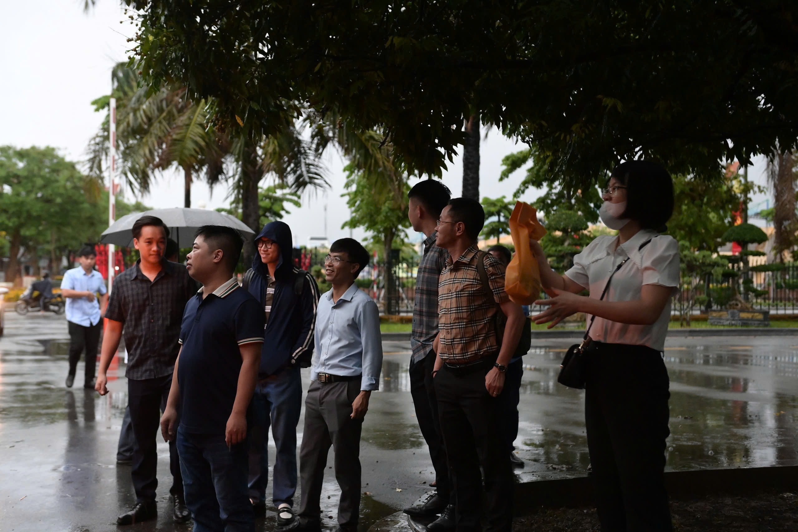 Ngày đầu vận hành chính quyền 2 cấp ở Ninh Bình diễn ra như thế nào?- Ảnh 6. Ngày đầu vận hành chính quyền 2 cấp ở Ninh Bình diễn ra như thế nào?- Ảnh 6.