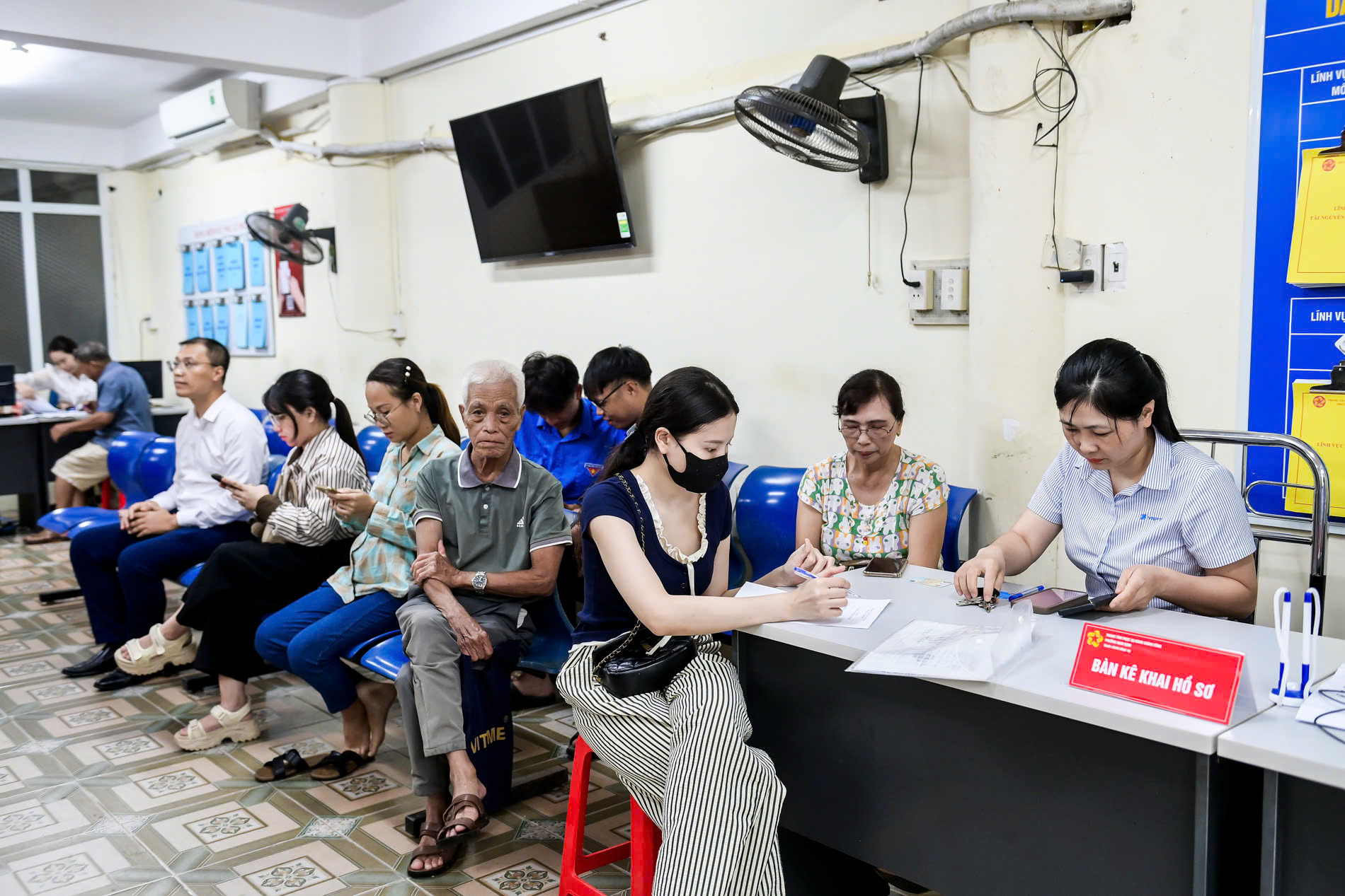 Ngày đầu vận hành chính quyền 2 cấp ở Ninh Bình diễn ra như thế nào?- Ảnh 11. Ngày đầu vận hành chính quyền 2 cấp ở Ninh Bình diễn ra như thế nào?- Ảnh 11.