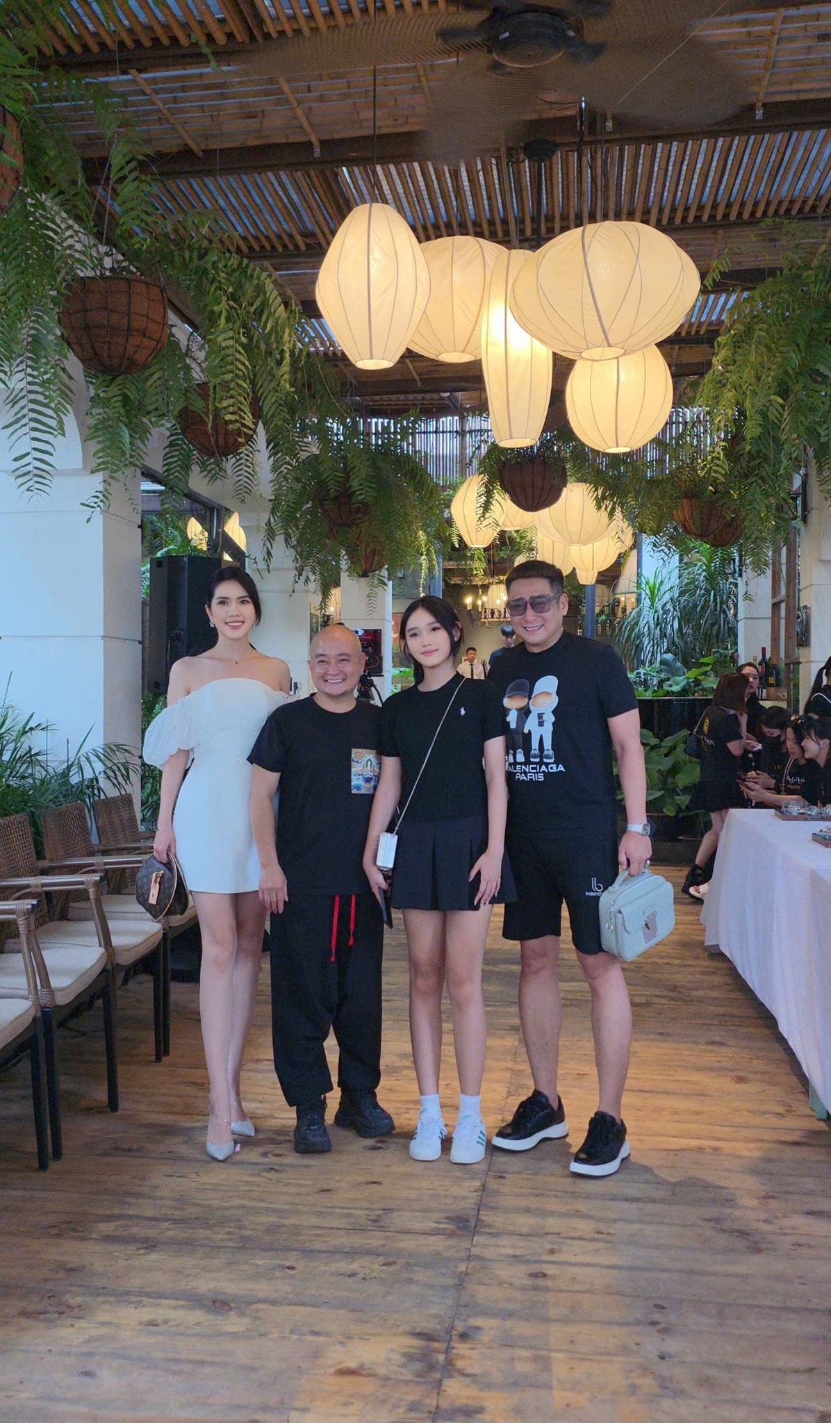 Con gái diễn viên Minh Tiệp gây sốt với visual như hoa hậu, đôi chân dài 'cực phẩm' ở tuổi thiếu niên nhờ chế độ ăn đơn giản đến bất ngờ- Ảnh 2. Con gái diễn viên Minh Tiệp gây sốt với visual như hoa hậu, đôi chân dài 'cực phẩm' ở tuổi thiếu niên nhờ chế độ ăn đơn giản đến bất ngờ- Ảnh 2.