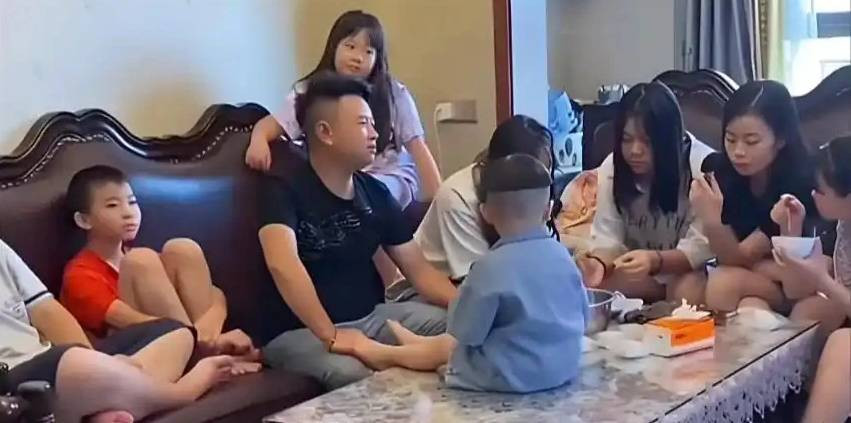 16 cháu tới nhà nghỉ hè, chú tiêu hết hơn 200 triệu đồng trong gần 2 tháng - Ảnh 1. 16 cháu tới nhà nghỉ hè, chú tiêu hết hơn 200 triệu đồng trong gần 2 tháng - Ảnh 1.