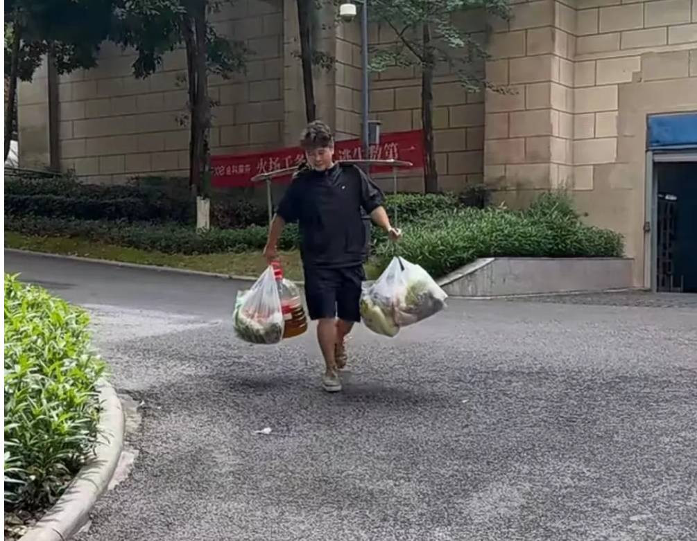 16 cháu tới nhà nghỉ hè, chú tiêu hết hơn 200 triệu đồng trong gần 2 tháng - Ảnh 3. 16 cháu tới nhà nghỉ hè, chú tiêu hết hơn 200 triệu đồng trong gần 2 tháng - Ảnh 3.