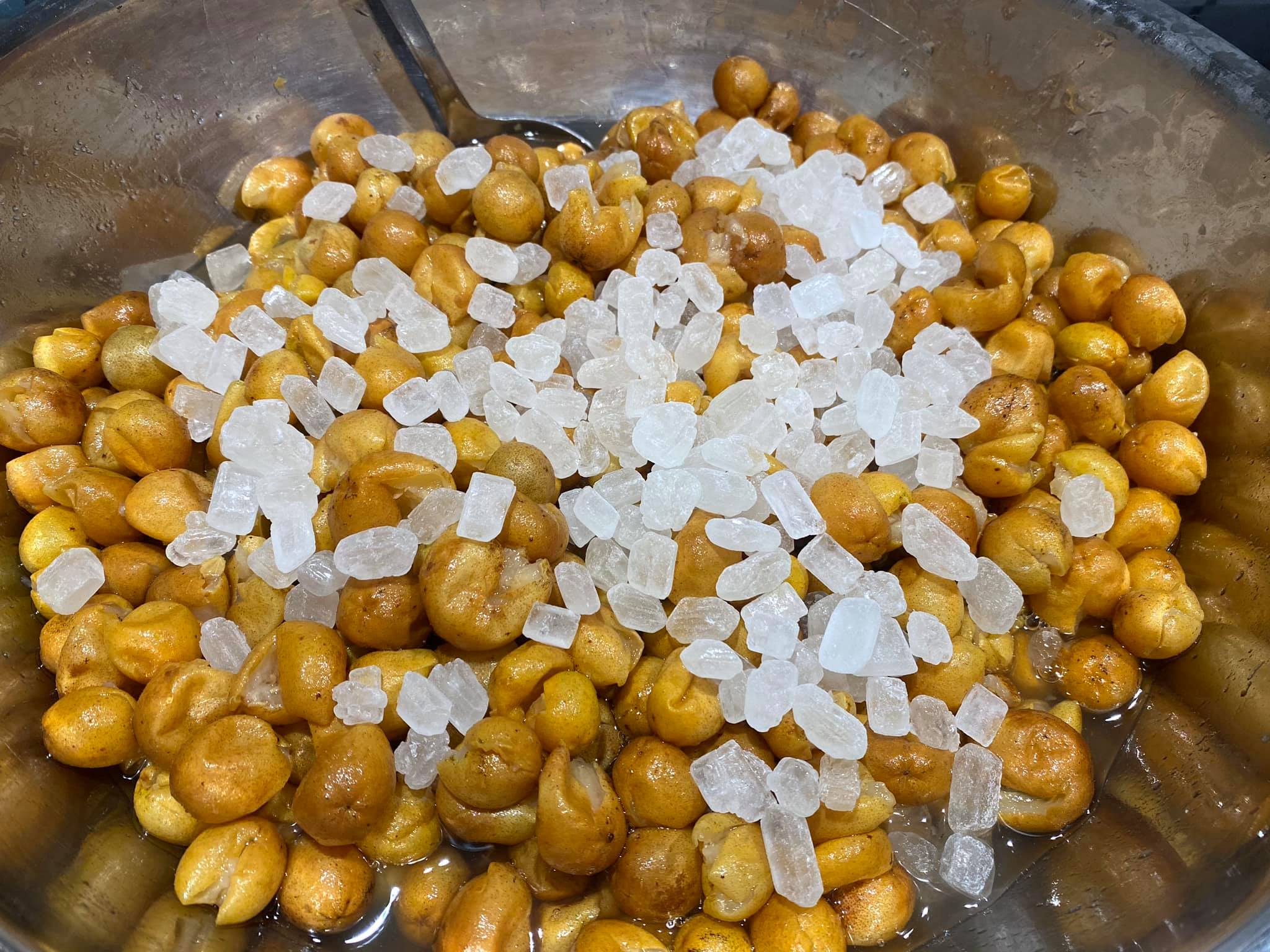 Chị em đua nhau mua quất hồng bì giá rẻ, chỉ từ 15.000 đồng/kg để ngâm trị ho và ăn được vài tháng- Ảnh 5.