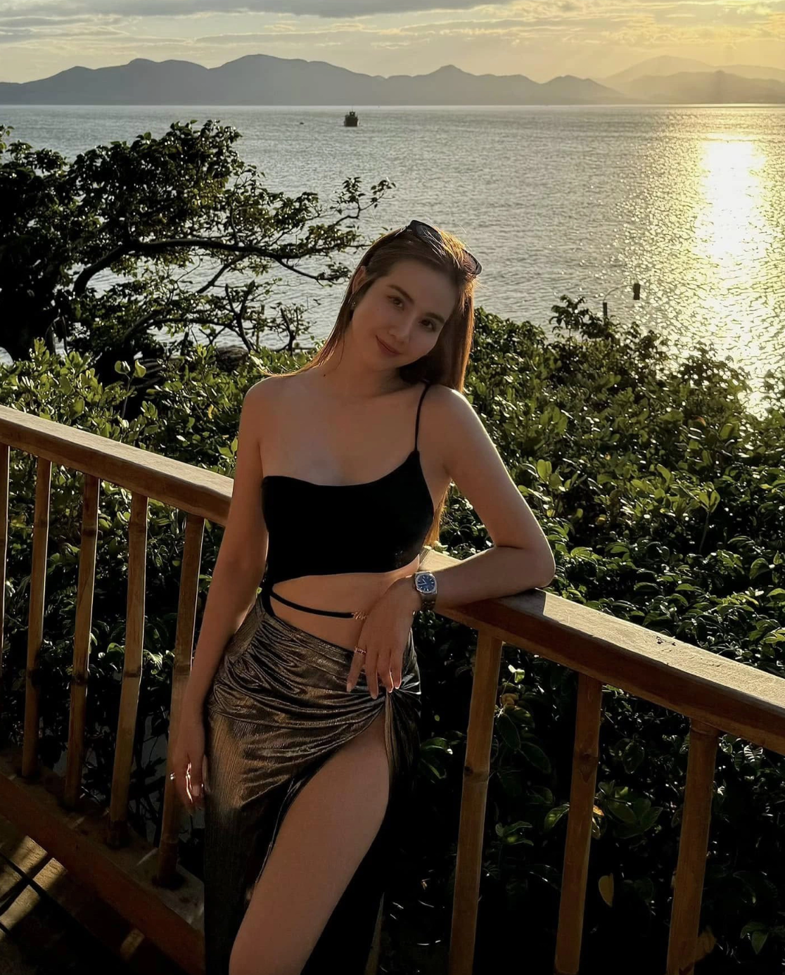 Huyền Lizzie chuộng bikini cắt khoét táo bạo, phô trương đường cong - Ảnh 6. Huyền Lizzie chuộng bikini cắt khoét táo bạo, phô trương đường cong - Ảnh 6.