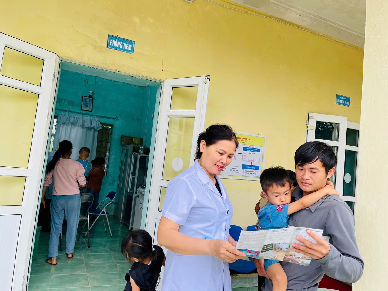 Hưởng ứng Ngày Dân số Thế giới 11/7/2025 với chủ đề: 'Quyền tự quyết sinh sản trong bối cảnh toàn cầu thay đổi'- Ảnh 2. Hưởng ứng Ngày Dân số Thế giới 11/7/2025 với chủ đề: 'Quyền tự quyết sinh sản trong bối cảnh toàn cầu thay đổi'- Ảnh 2.