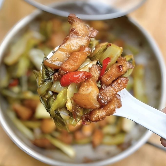 Cách làm ba chỉ kho dưa đậm vị, hao cơm - Ảnh 3. Cách làm ba chỉ kho dưa đậm vị, hao cơm - Ảnh 3.