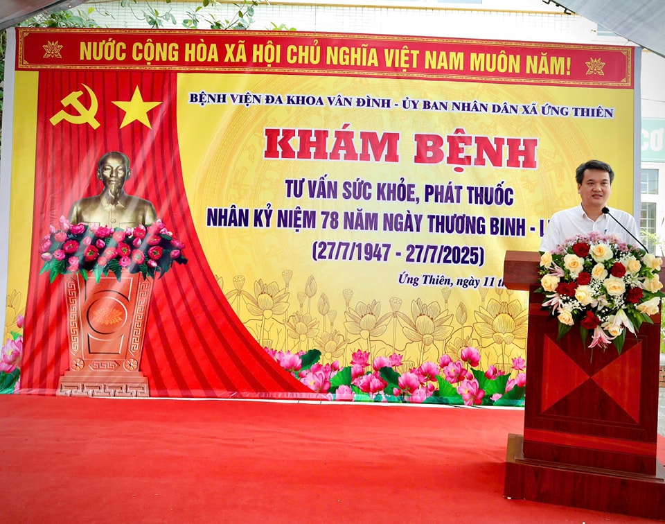 Khám bệnh, cấp phát thuốc miễn phí và tặng quà tri ân người có công với cách mạng - Ảnh 1.