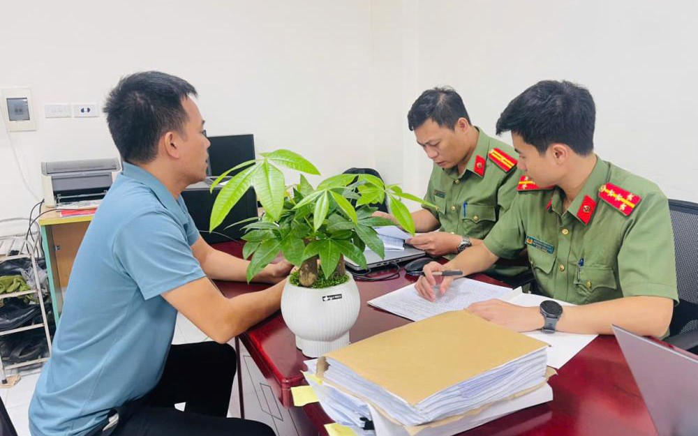 Lập khống hồ sơ, gi&aacute;m đốc c&ocirc;ng ty du lịch đưa người sang nước ngo&agrave;i tr&aacute;i ph&eacute;p - Ảnh 2.