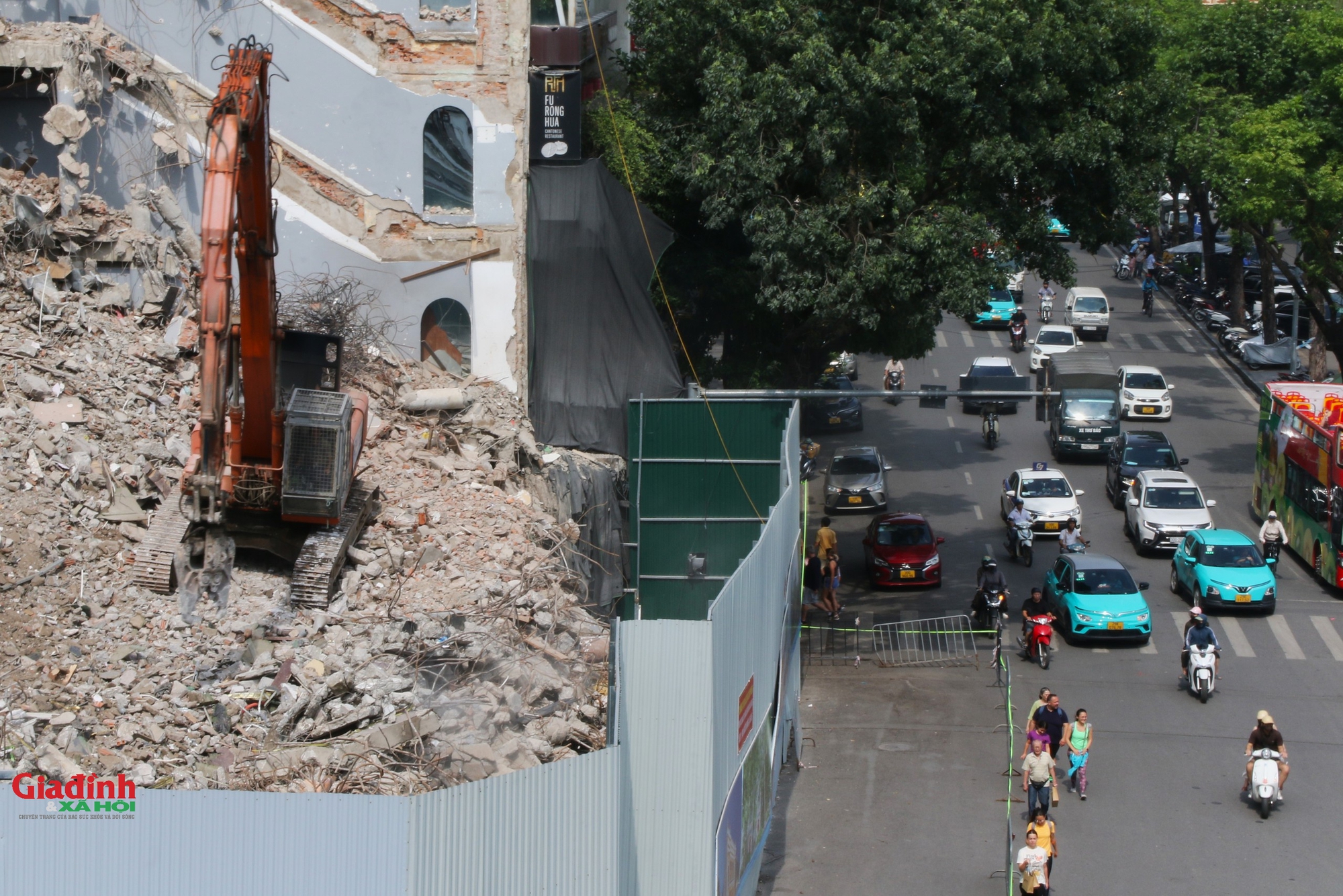 Sau gần 1 tháng thi công phá dỡ, tòa nhà 'Hàm Cá mập' hiện ra sao? - Ảnh 7. Sau gần 1 tháng thi công phá dỡ, tòa nhà 'Hàm Cá mập' hiện ra sao? - Ảnh 7.