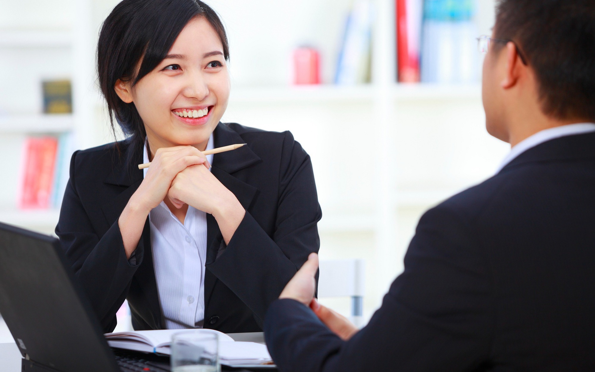 Càng già đời càng ít nói: Đây là 9 'tuyệt chiêu' người khôn ngoan luôn giấu kín