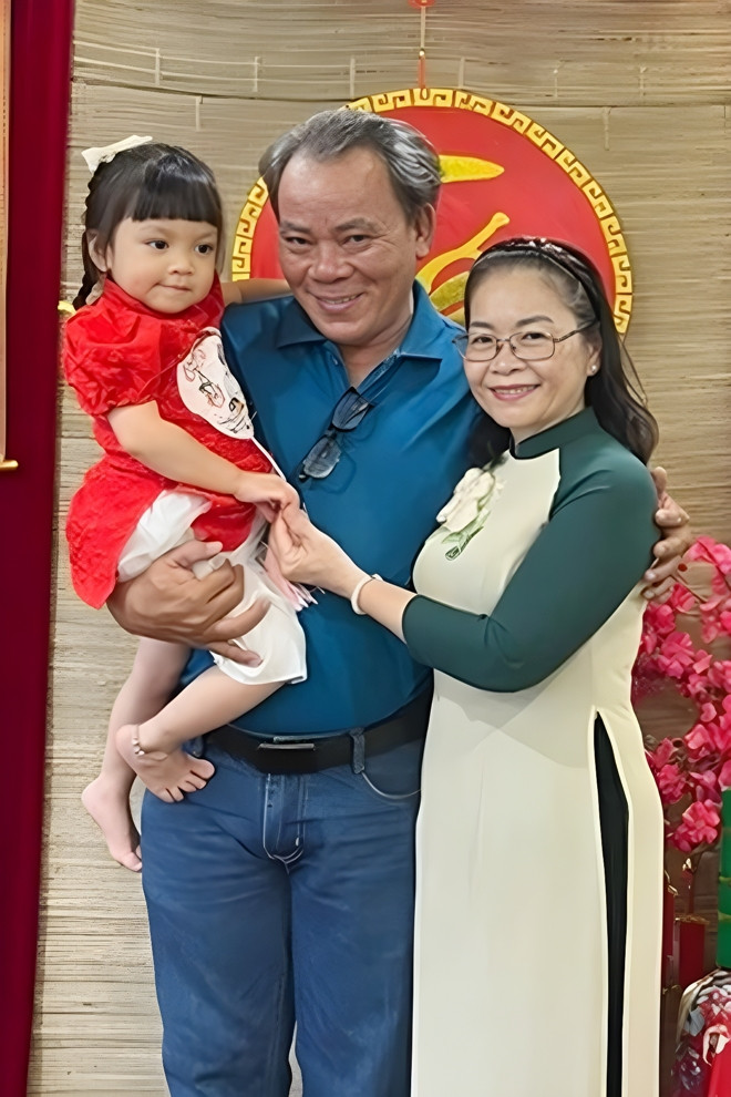 Đời nam nghệ sĩ leo rào bệnh viện thăm con, hơn 30 năm xa vợ - Ảnh 12. Đời nam nghệ sĩ leo rào bệnh viện thăm con, hơn 30 năm xa vợ - Ảnh 12.