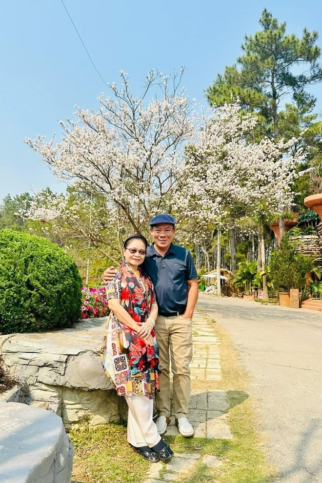 Đời nam nghệ sĩ leo rào bệnh viện thăm con, hơn 30 năm xa vợ - Ảnh 10. Đời nam nghệ sĩ leo rào bệnh viện thăm con, hơn 30 năm xa vợ - Ảnh 10.