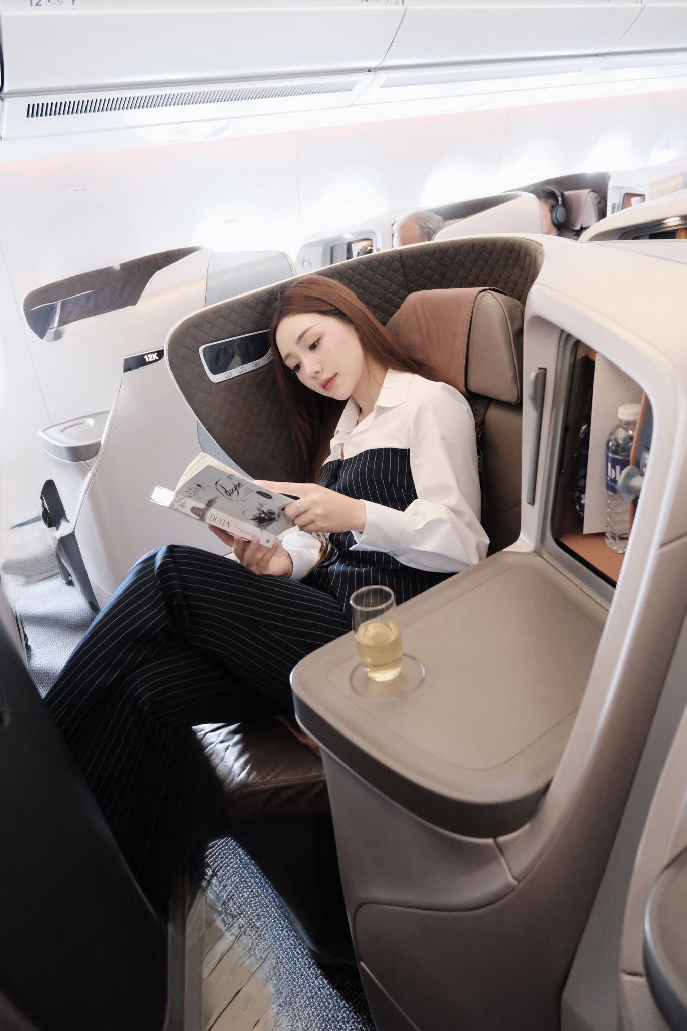 Mỹ nhân VFC quê Hưng Yên khoe mua xe Mercedes 2 tỷ, khán giả trầm trồ về sự giàu có 'tự thân' - Ảnh 4.